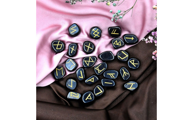 Набор скандинавских рун из гематита — изображение 1