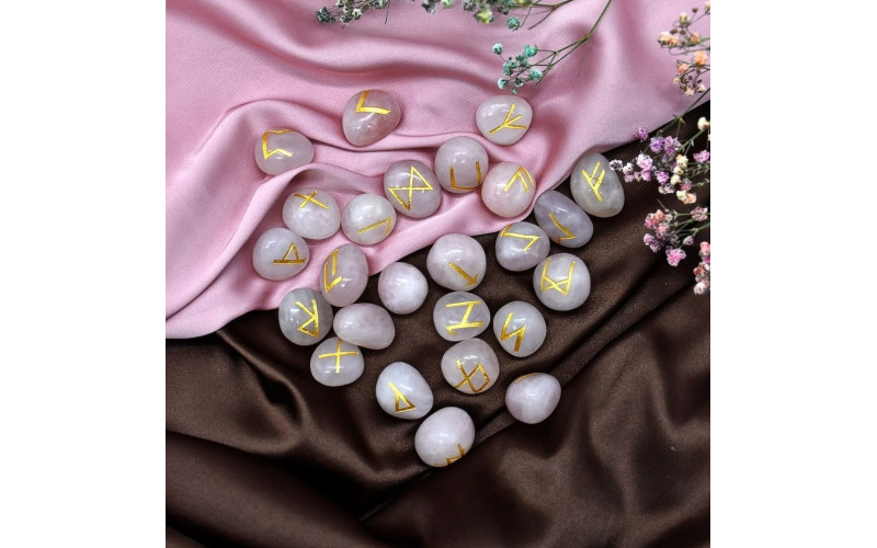 Набор скандинавских рун из розового кварца — изображение 1