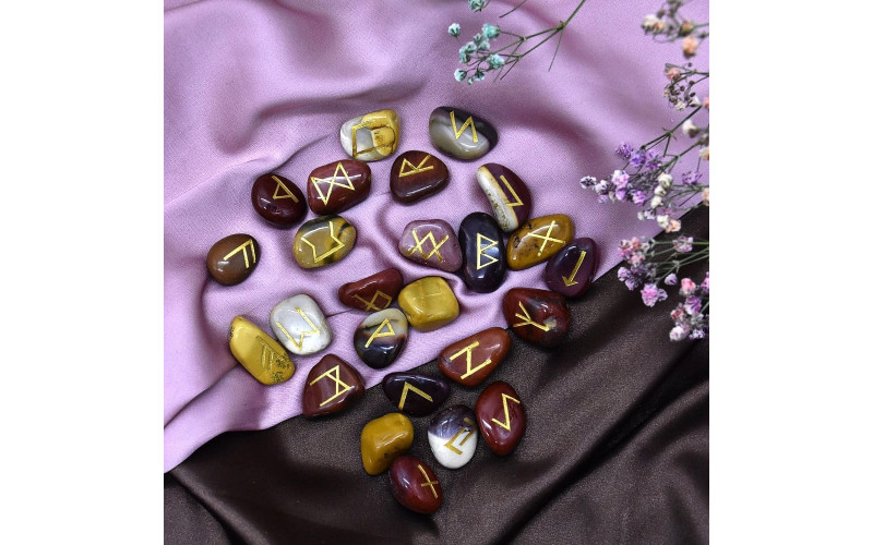 Набор скандинавских рун из яшмы мукаит — изображение 1