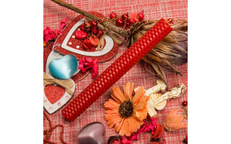 Пламя любви Свеча из красной вощины с розой — изображение 1