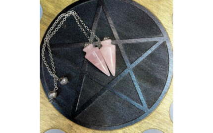 Маятник из розового кварца